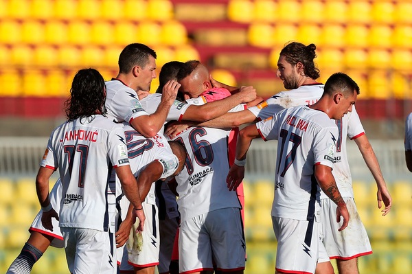 Il Crotone batte il Livorno 5-1: è in Serie A dopo il pari dello Spezia