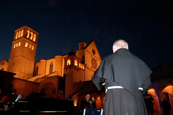 Coronavirus, 18 positivi nel Sacro convento di Assisi