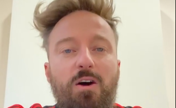 Facchinetti inchioda il vip spilorcio: "Sei ricco e chiedi lo sconto. Vergognati!"