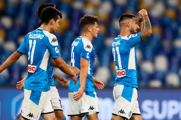 Napoli, raduno tra precauzioni e attesa di mercato
