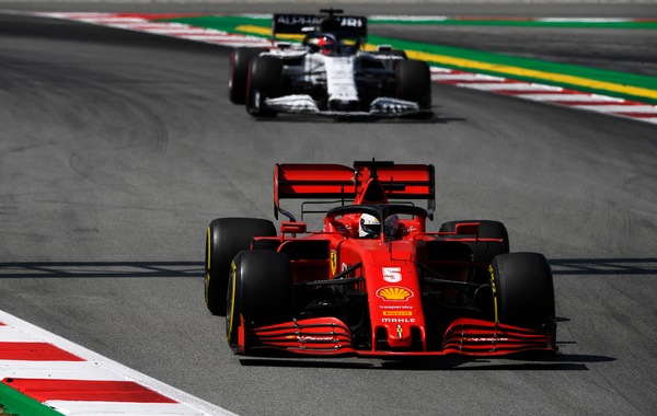 Gp Spagna, Vettel settimo e Leclerc ritirato: Hamilton vince su Verstappen