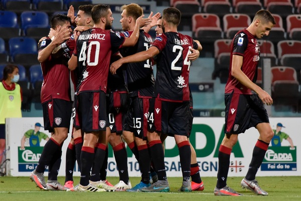 Cagliari, calciatori negativi ai tamponi per il Covid-19