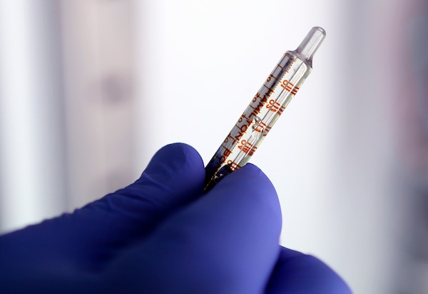 Coronavirus, clamoroso AstraZeneca: ripresi i test sul vaccino!
