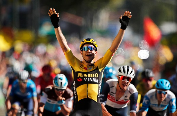 Van Aert vince la settima tappa del Tour, Yates resta maglia gialla
