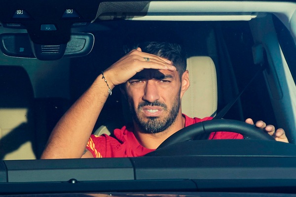 Suarez, sprint in Consolato: la Juve lo aspetta