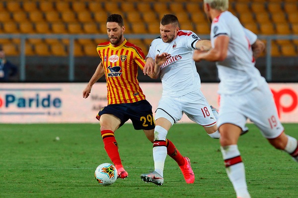Lecce, ufficiale: Rispoli ceduto al Crotone