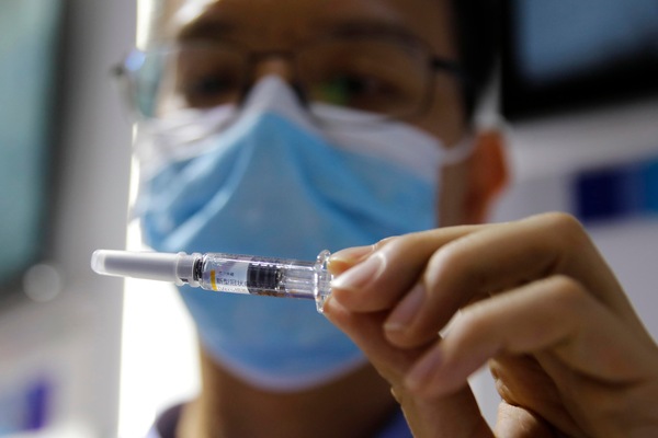 Coronavirus, stop ai test per il vaccino: ecco il motivo