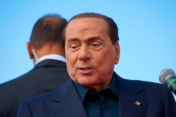 Coronavirus, per Berlusconi notte senza problemi. Atteso il bollettino
