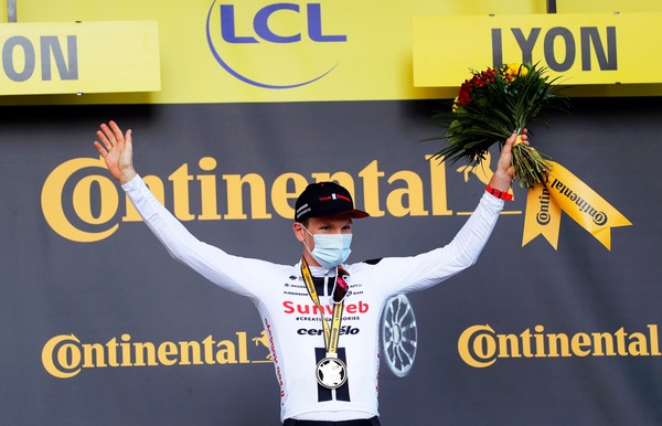 Kragh Andersen vince la 14ª tappa del Tour: Roglic resta leader