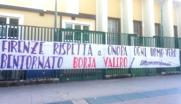 Borja Valero, che accoglienza: ecco lo striscione dei tifosi della Fiorentina