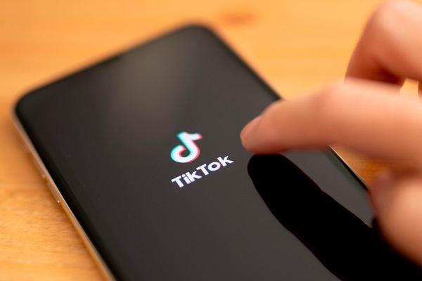 Trump vieta di scaricare TikTok e WeChat negli Usa