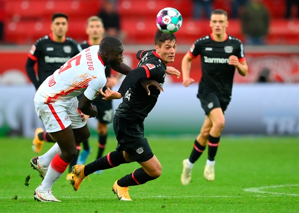Leverkusen e Lipsia non vanno oltre l'1-1. Dortmund steso dall'Augusta