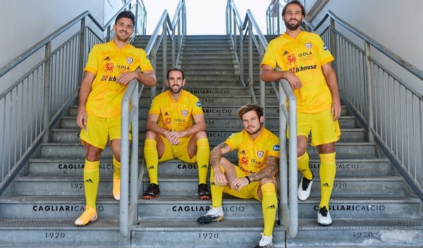 Cagliari, a Bergamo in giallo: debutta la terza maglia