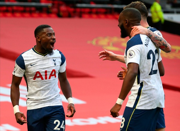 Mourinho piega 6-1 lo United. Il Liverpool crolla: 7-2 per l'Aston Villa