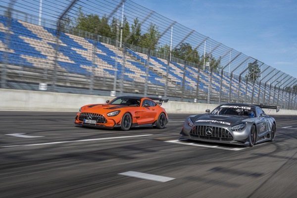 Mercedes-AMG GT Black Series, Stella a tre Punte da brividi: ecco come va