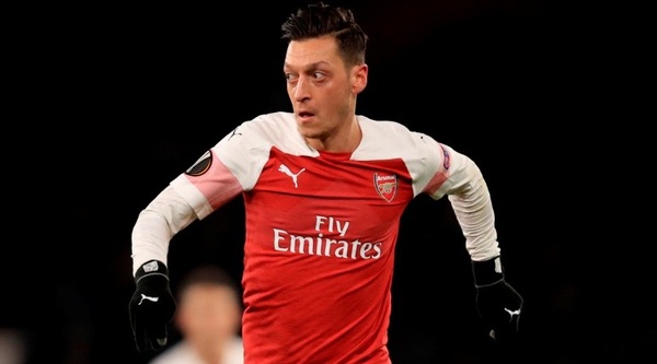 Arsenal, 8 milioni di "bonus fedeltà" al fuori rosa Ozil