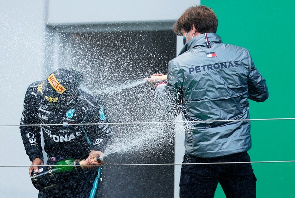F1, Hamilton sul titolo: "Abbiamo ancora molte gare da disputare"