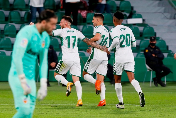 Liga, va all'Elche il derby con il Valencia