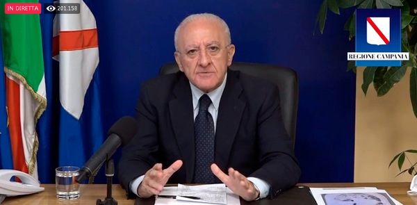 De Luca: "Scontri a Napoli? Spettacolo indegno di delinquenti. Serve il sostegno del Governo"
