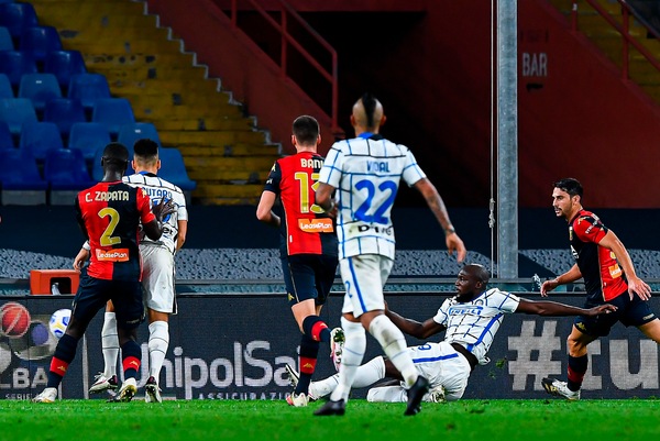 Lukaku trascinatore contro il Genoa: l'Inter ritrova la vittoria