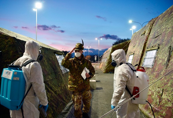 Coronavirus a Napoli, pronte le tende dell'esercito