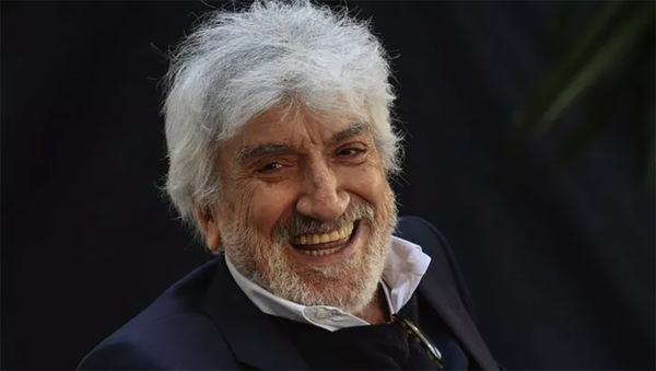 Gigi Proietti, il ricordo della Roma: "Grazie di tutto, Maestro"