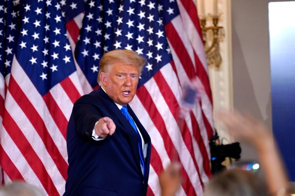Trump contro Biden: "Ho vinto, vogliono rubarci le elezioni"