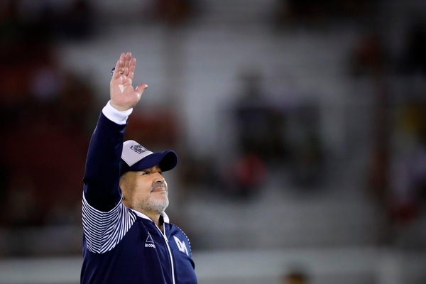 Hugo Maradona: "Diego si sta riprendendo. L'intervento è stato difficile"