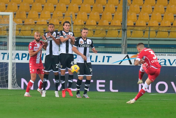 Il Parma è un fortino: la Fiorentina non scardina la porta di Sepe