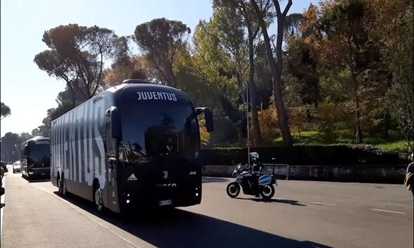 Juventus, arriva il pullman all'Olimpico