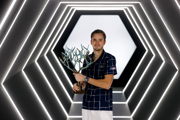 Atp Parigi-Bercy a Medvedev: Zverev si arrende in tre set