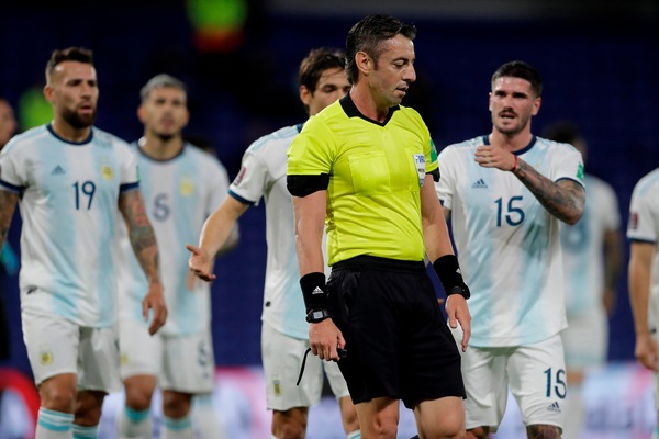 Argentina fermata dal Var: 1-1 contro il Paraguay. Lautaro non morde, Palacios in ospedale