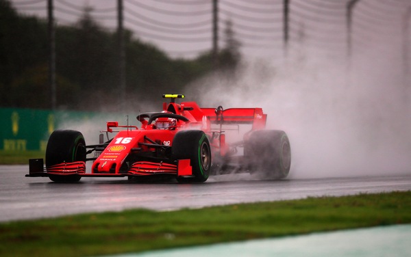 Gp Turchia, qualifiche sospese: bandiera rossa in Q1 per maltempo