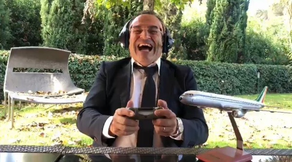 Lotito pilota d'aereo, l'imitazione di Max Giusti vola sul web