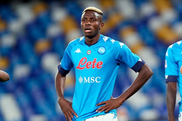 Napoli, per Osimhen terapie ed esercizi in campo e palestra