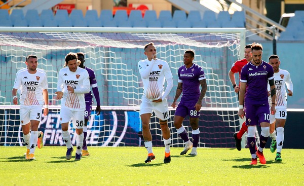 Fiorentina-Benevento 0-1: Improta punisce Prandelli. Ribéry ko, vola Inzaghi
