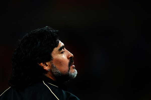 Platini ricorda Maradona: "Diego ha segnato la mia vita"