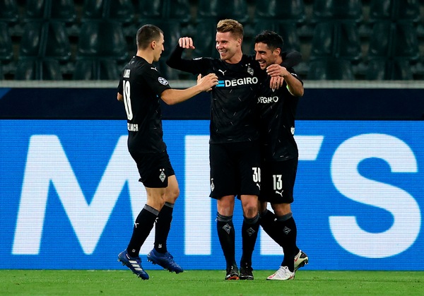 Il Borussia M. cala il poker, ok l'Ajax. City e Bayern volano agli ottavi, pari Atletico