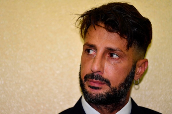 Clamoroso Corona: si sposa. Ecco con chi