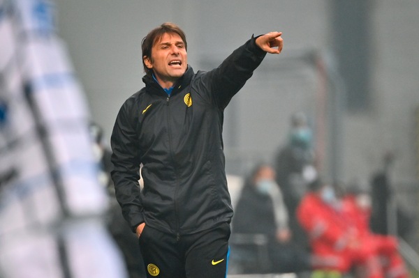 Conte: "Non vi dico cosa buttano sull'Inter". Poi sulla società...