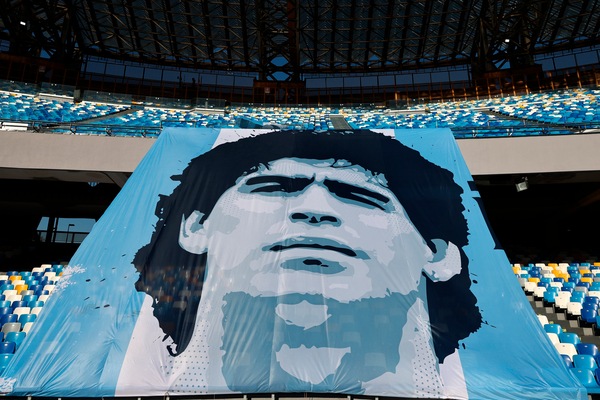 Di Maio: "A Napoli un triangolare della pace in nome di Maradona"