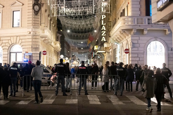 Coronavirus, Italia zona arancione o rossa nei giorni festivi: le valutazioni del Governo