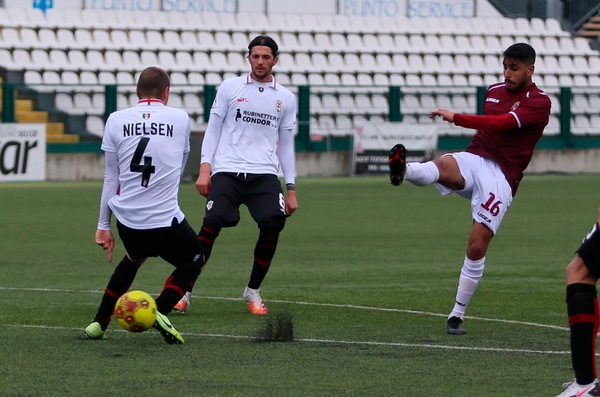 Impresa Livorno, 2-0 esterno alla Pro Vercelli. Vince il Legnago