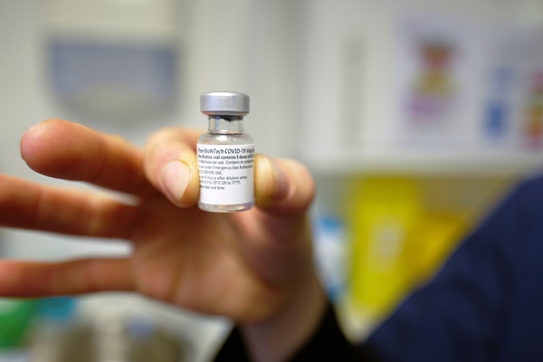 L'Ema dà l'ok al vaccino Pfizer: "Passo importante nella lotta al Coronavirus"