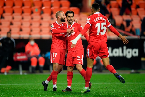 Il Siviglia vince a Valencia, decide Suso. Gioia Atletico contro la Real Sociedad