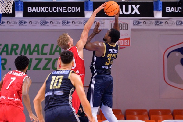 Champions, Brindisi batte l'Oostende: qualificazione a un passo