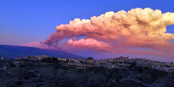 Le impressionanti riprese dell'eruzione dell'Etna