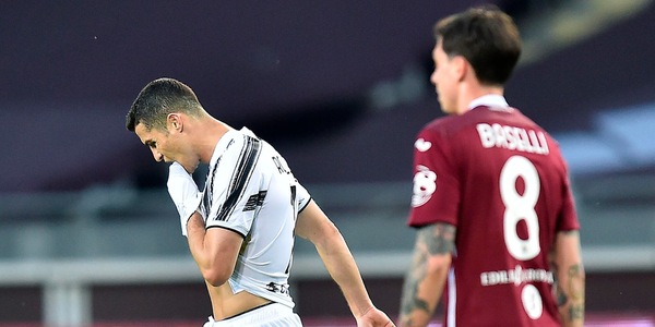 Ronaldo raggiunge Romario ma è uscito dal campo scuotendo la testa