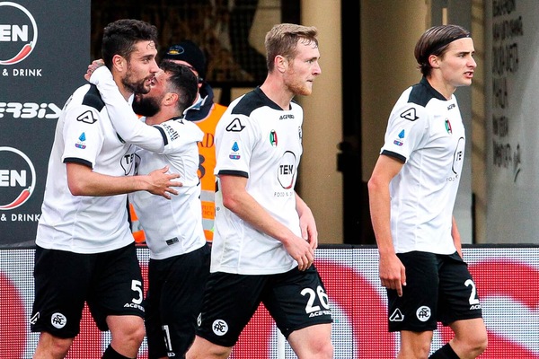Spezia-Crotone 3-2, Erlic regala i tre punti a Italiano