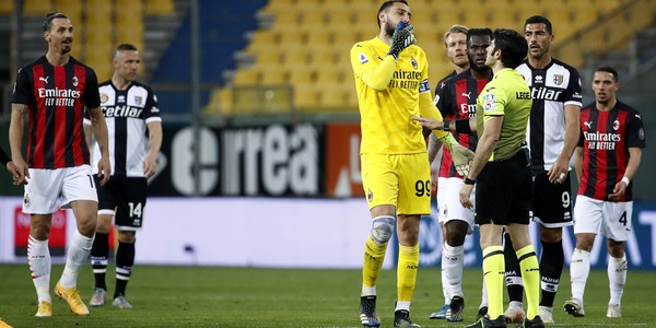 Ibrahimovic espulso in Parma-Milan: ecco cosa è accaduto